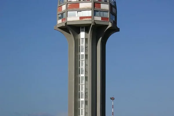 Aeroporto_di_Palermo-Punta_Raisi_-_Torre_di_controllo (1)