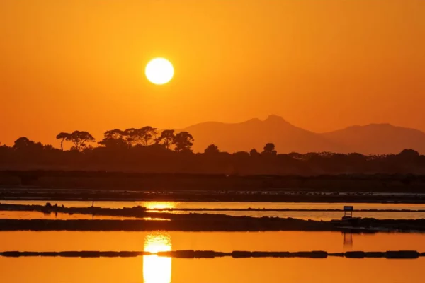 sunset-at-the-saltpans-of-trapani-P3RJGGH-1024x682-1